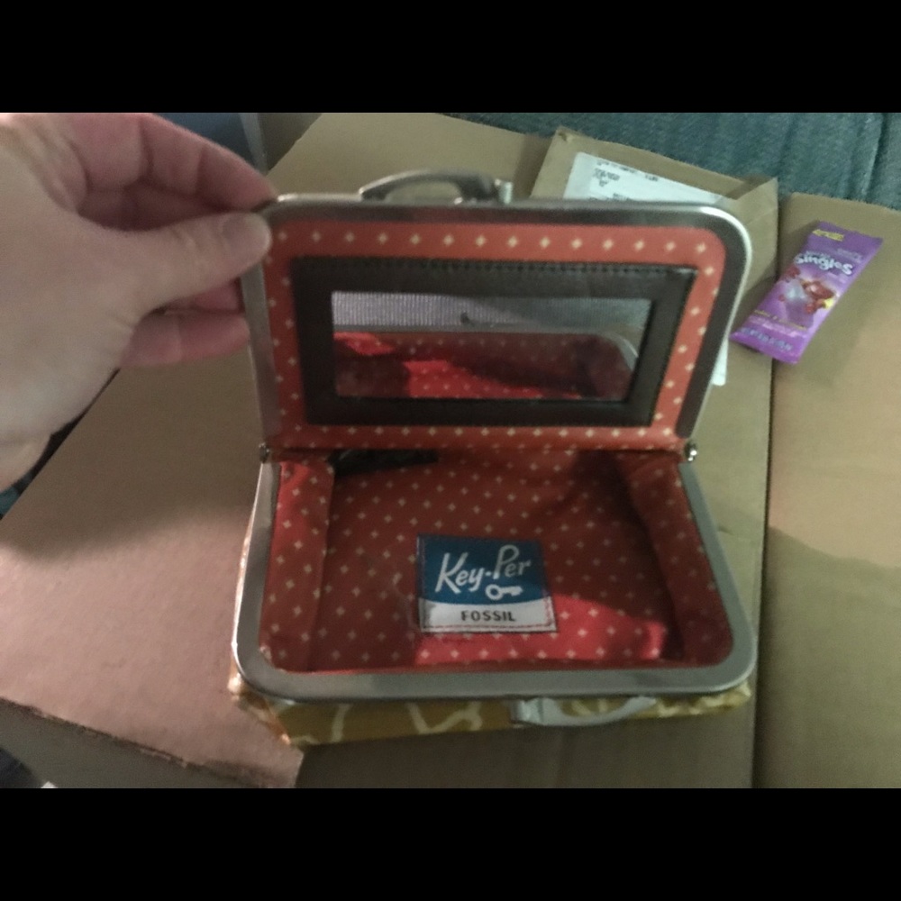Soft fossil jewelry box